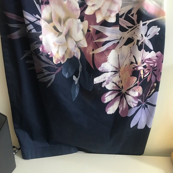 Summer blow out $9!! White with florals Ladies dress. - Picture 7 of 12